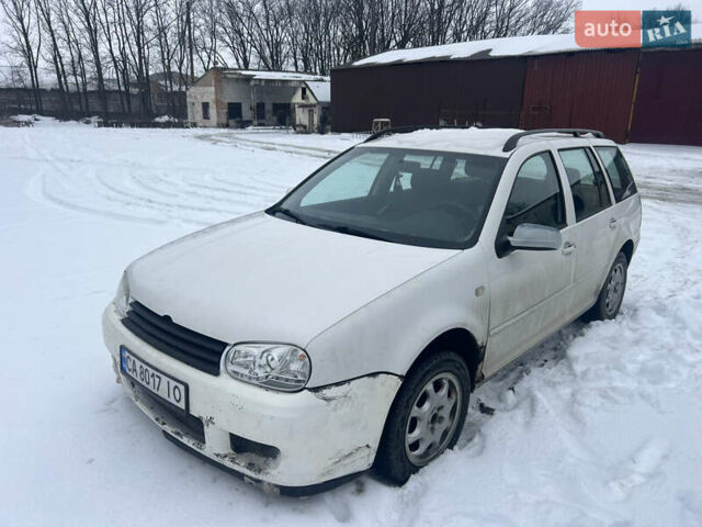 Белый Фольксваген Гольф, объемом двигателя 1.39 л и пробегом 270 тыс. км за 2700 $, фото 1 на Automoto.ua