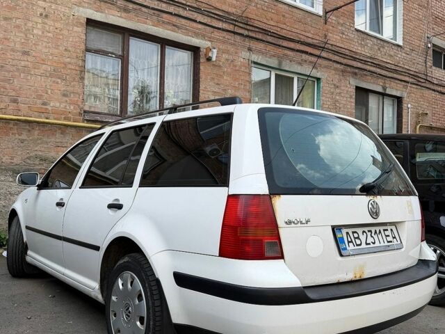 Білий Фольксваген Гольф, об'ємом двигуна 1.6 л та пробігом 300 тис. км за 2500 $, фото 1 на Automoto.ua