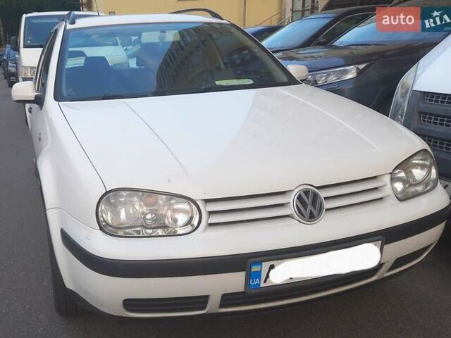 Белый Фольксваген Гольф, объемом двигателя 1.6 л и пробегом 298 тыс. км за 4400 $, фото 1 на Automoto.ua