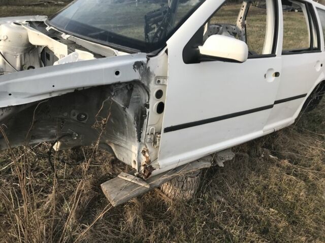 Білий Фольксваген Гольф, об'ємом двигуна 0 л та пробігом 300 тис. км за 500 $, фото 1 на Automoto.ua