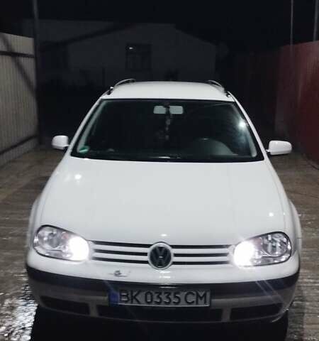 Белый Фольксваген Гольф, объемом двигателя 1.4 л и пробегом 244 тыс. км за 3100 $, фото 1 на Automoto.ua