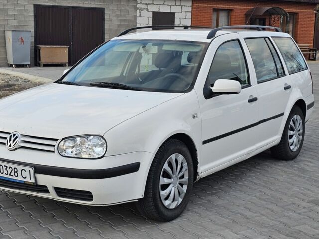 Белый Фольксваген Гольф, объемом двигателя 1.9 л и пробегом 495 тыс. км за 3500 $, фото 1 на Automoto.ua