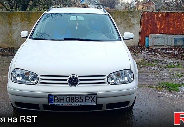 Белый Фольксваген Гольф, объемом двигателя 1.6 л и пробегом 270 тыс. км за 800 $, фото 1 на Automoto.ua