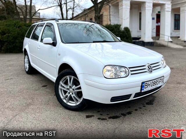 Белый Фольксваген Гольф, объемом двигателя 1.6 л и пробегом 276 тыс. км за 4700 $, фото 1 на Automoto.ua