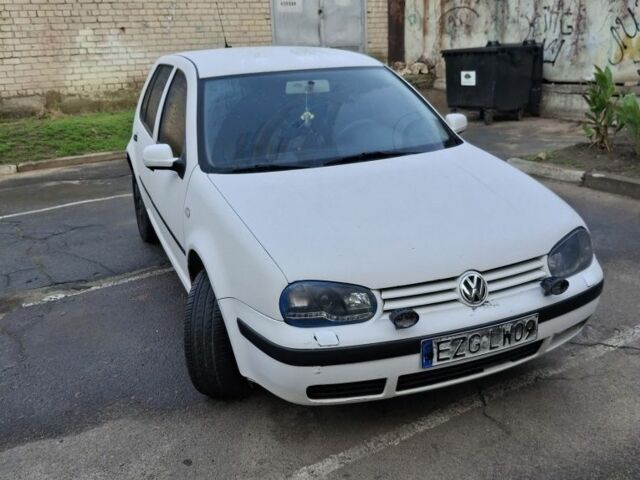 Белый Фольксваген Гольф, объемом двигателя 2 л и пробегом 100 тыс. км за 2500 $, фото 1 на Automoto.ua