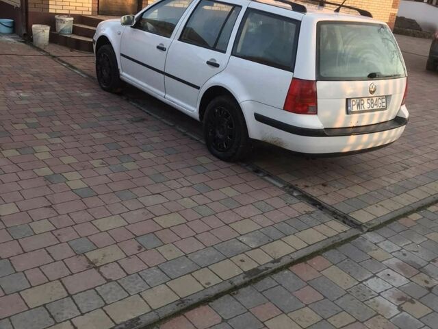 Белый Фольксваген Гольф, объемом двигателя 9 л и пробегом 335 тыс. км за 2100 $, фото 1 на Automoto.ua