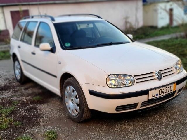 Белый Фольксваген Гольф, объемом двигателя 2 л и пробегом 150 тыс. км за 5500 $, фото 1 на Automoto.ua