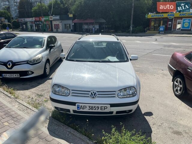 Белый Фольксваген Гольф, объемом двигателя 1.6 л и пробегом 340 тыс. км за 3800 $, фото 1 на Automoto.ua
