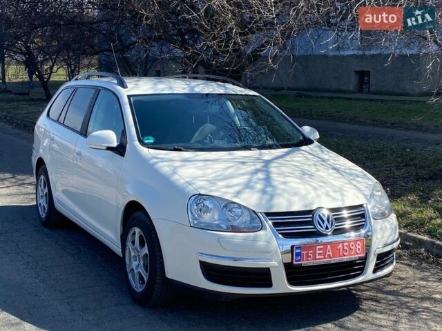 Белый Фольксваген Гольф, объемом двигателя 1.6 л и пробегом 230 тыс. км за 6300 $, фото 1 на Automoto.ua