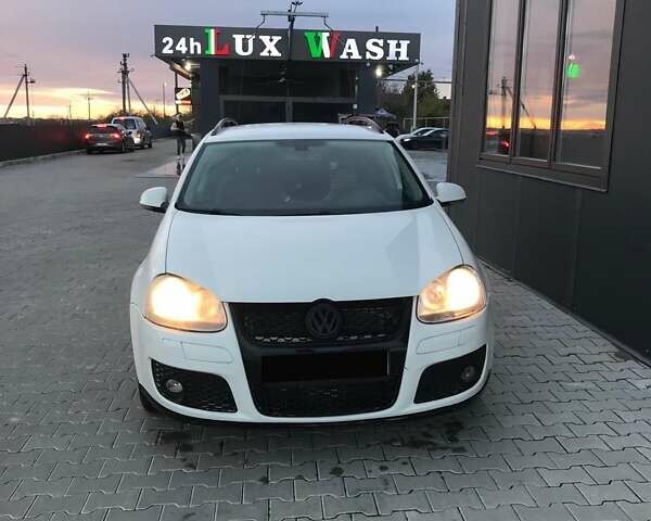 Білий Фольксваген Гольф, об'ємом двигуна 1.39 л та пробігом 260 тис. км за 5400 $, фото 1 на Automoto.ua