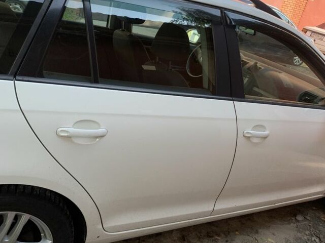 Белый Фольксваген Гольф, объемом двигателя 1.9 л и пробегом 326 тыс. км за 5700 $, фото 1 на Automoto.ua