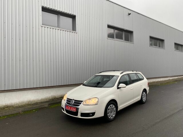 Белый Фольксваген Гольф, объемом двигателя 1.4 л и пробегом 245 тыс. км за 5999 $, фото 1 на Automoto.ua