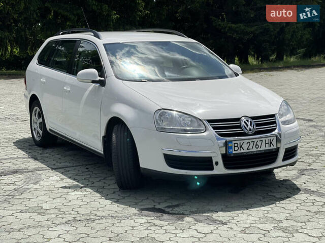 Белый Фольксваген Гольф, объемом двигателя 1.39 л и пробегом 251 тыс. км за 6300 $, фото 1 на Automoto.ua