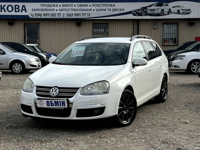 Белый Фольксваген Гольф, объемом двигателя 1.6 л и пробегом 217 тыс. км за 6400 $, фото 1 на Automoto.ua
