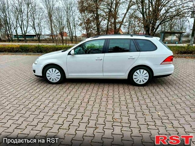 Белый Фольксваген Гольф, объемом двигателя 1.6 л и пробегом 203 тыс. км за 6900 $, фото 1 на Automoto.ua