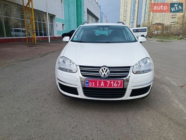 Белый Фольксваген Гольф, объемом двигателя 1.4 л и пробегом 197 тыс. км за 5900 $, фото 1 на Automoto.ua