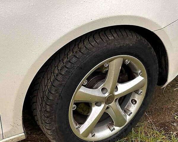 Белый Фольксваген Гольф, объемом двигателя 1.6 л и пробегом 208 тыс. км за 7999 $, фото 1 на Automoto.ua