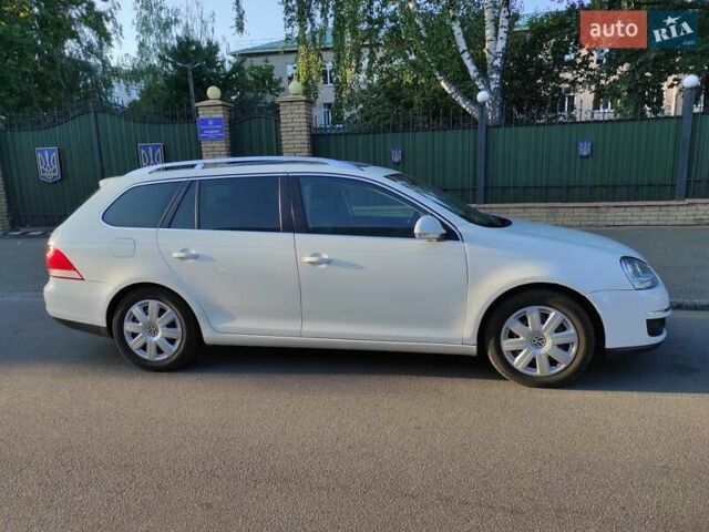 Білий Фольксваген Гольф, об'ємом двигуна 1.4 л та пробігом 200 тис. км за 5500 $, фото 1 на Automoto.ua