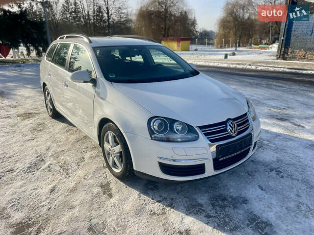 Белый Фольксваген Гольф, объемом двигателя 1.4 л и пробегом 200 тыс. км за 5700 $, фото 1 на Automoto.ua
