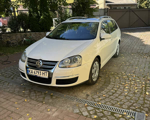 Белый Фольксваген Гольф, объемом двигателя 1.39 л и пробегом 276 тыс. км за 5200 $, фото 1 на Automoto.ua