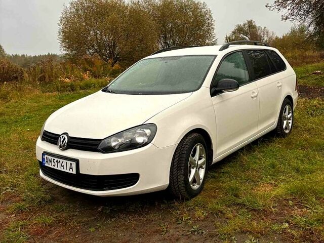 Белый Фольксваген Гольф, объемом двигателя 1.6 л и пробегом 208 тыс. км за 7999 $, фото 1 на Automoto.ua