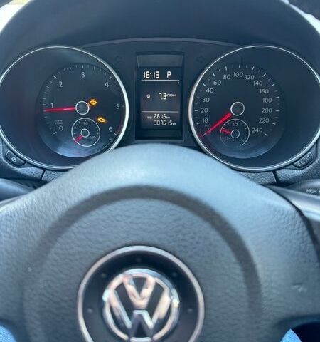 Белый Фольксваген Гольф, объемом двигателя 1.6 л и пробегом 387 тыс. км за 6000 $, фото 1 на Automoto.ua