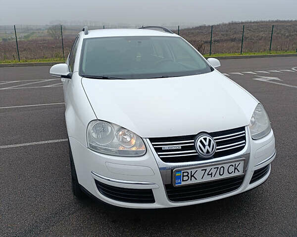Белый Фольксваген Гольф, объемом двигателя 1.9 л и пробегом 247 тыс. км за 5950 $, фото 1 на Automoto.ua