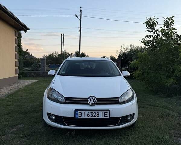Белый Фольксваген Гольф, объемом двигателя 1.6 л и пробегом 252 тыс. км за 8000 $, фото 1 на Automoto.ua