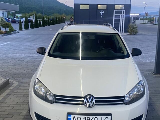 Белый Фольксваген Гольф, объемом двигателя 1.6 л и пробегом 240 тыс. км за 6100 $, фото 1 на Automoto.ua