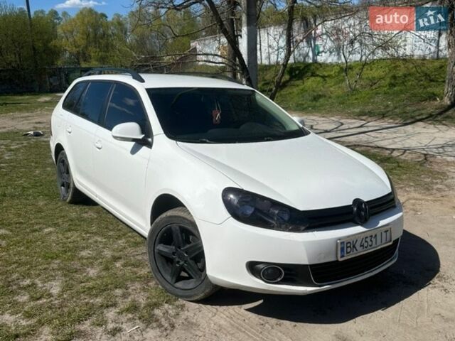 Белый Фольксваген Гольф, объемом двигателя 1.6 л и пробегом 240 тыс. км за 7100 $, фото 1 на Automoto.ua