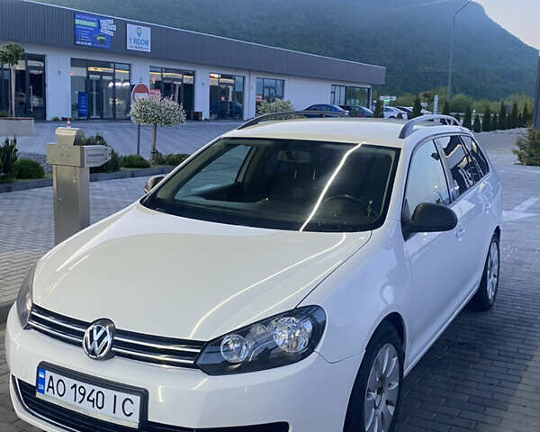 Белый Фольксваген Гольф, объемом двигателя 1.6 л и пробегом 300 тыс. км за 6100 $, фото 1 на Automoto.ua