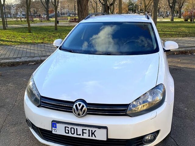 Белый Фольксваген Гольф, объемом двигателя 1.6 л и пробегом 381 тыс. км за 8000 $, фото 1 на Automoto.ua