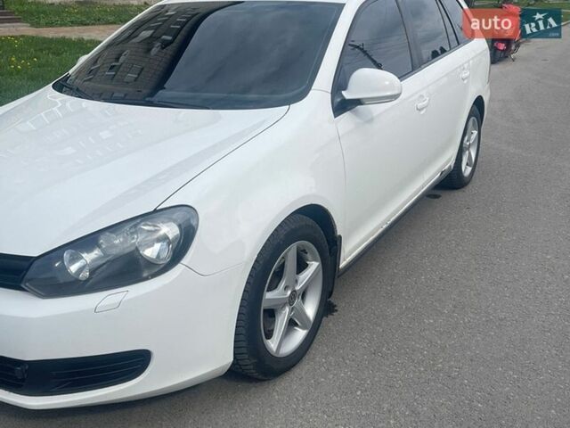 Белый Фольксваген Гольф, объемом двигателя 1.6 л и пробегом 273 тыс. км за 5800 $, фото 1 на Automoto.ua