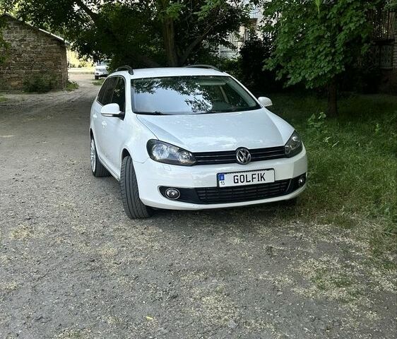 Белый Фольксваген Гольф, объемом двигателя 1.6 л и пробегом 380 тыс. км за 5000 $, фото 1 на Automoto.ua