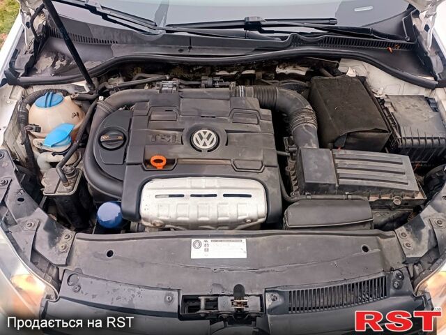 Білий Фольксваген Гольф, об'ємом двигуна 1.4 л та пробігом 218 тис. км за 6600 $, фото 1 на Automoto.ua