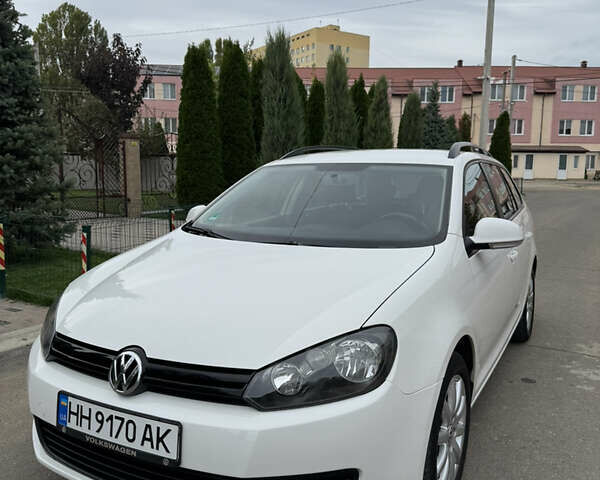 Белый Фольксваген Гольф, объемом двигателя 1.6 л и пробегом 246 тыс. км за 8100 $, фото 1 на Automoto.ua