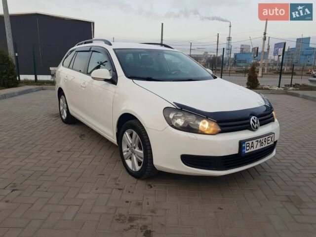 Белый Фольксваген Гольф, объемом двигателя 1.6 л и пробегом 327 тыс. км за 7500 $, фото 1 на Automoto.ua