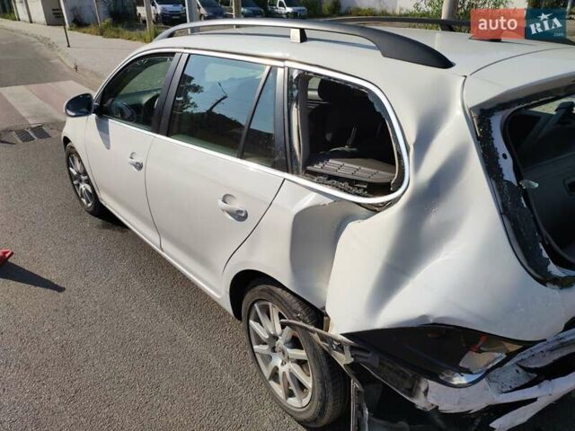 Белый Фольксваген Гольф, объемом двигателя 1.6 л и пробегом 299 тыс. км за 4500 $, фото 1 на Automoto.ua