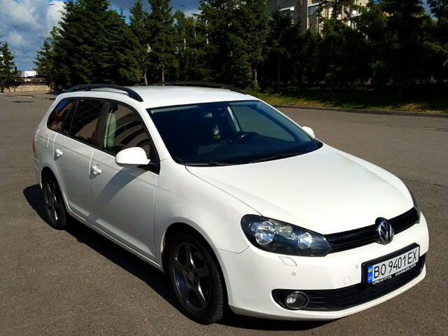 Белый Фольксваген Гольф, объемом двигателя 1.6 л и пробегом 223 тыс. км за 8500 $, фото 1 на Automoto.ua