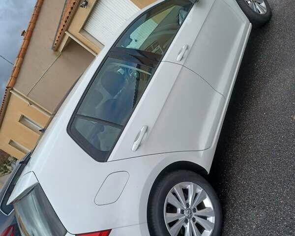 Белый Фольксваген Гольф, объемом двигателя 1.3 л и пробегом 135 тыс. км за 11800 $, фото 1 на Automoto.ua