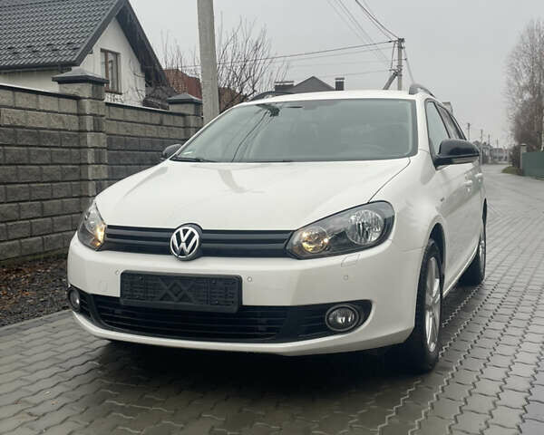 Белый Фольксваген Гольф, объемом двигателя 1.6 л и пробегом 177 тыс. км за 9900 $, фото 1 на Automoto.ua