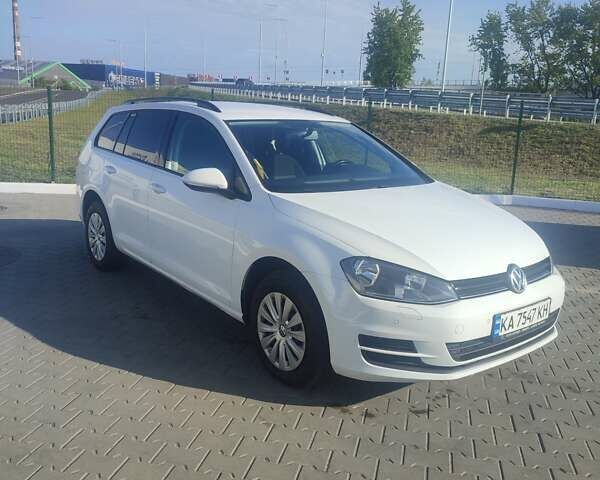 Белый Фольксваген Гольф, объемом двигателя 1.6 л и пробегом 300 тыс. км за 9588 $, фото 1 на Automoto.ua