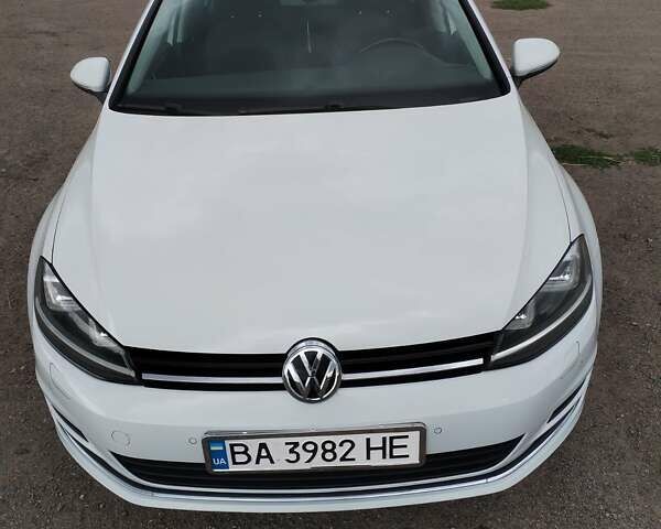 Белый Фольксваген Гольф, объемом двигателя 1.97 л и пробегом 236 тыс. км за 13800 $, фото 1 на Automoto.ua