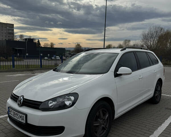 Белый Фольксваген Гольф, объемом двигателя 1.6 л и пробегом 228 тыс. км за 7900 $, фото 1 на Automoto.ua