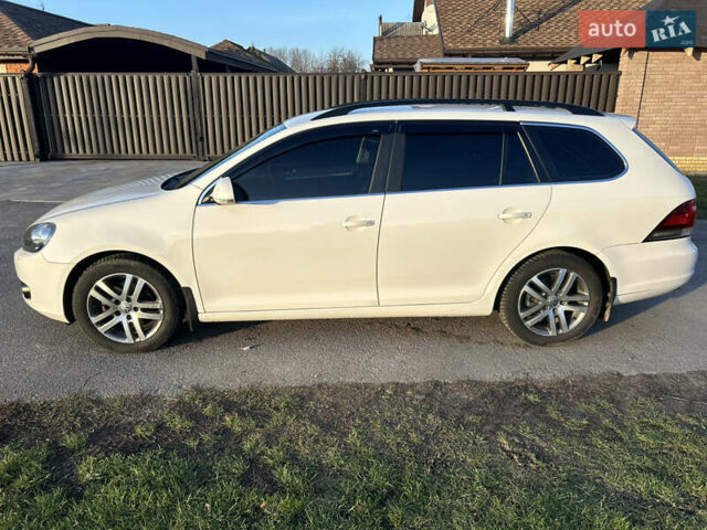 Белый Фольксваген Гольф, объемом двигателя 1.6 л и пробегом 206 тыс. км за 9999 $, фото 1 на Automoto.ua