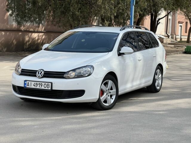 Белый Фольксваген Гольф, объемом двигателя 1.6 л и пробегом 214 тыс. км за 7600 $, фото 1 на Automoto.ua