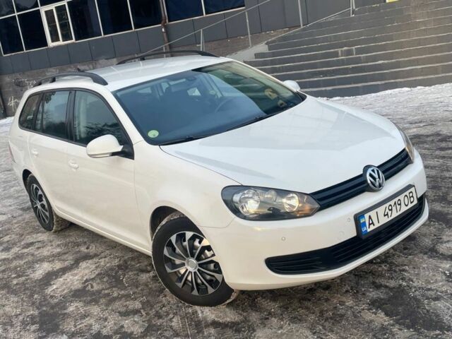 Белый Фольксваген Гольф, объемом двигателя 1.6 л и пробегом 220 тыс. км за 8000 $, фото 1 на Automoto.ua