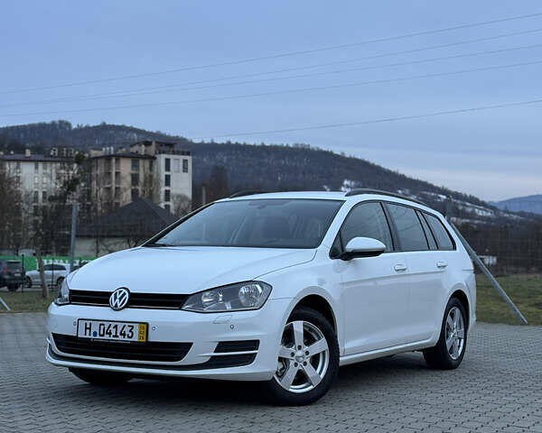 Белый Фольксваген Гольф, объемом двигателя 1.6 л и пробегом 255 тыс. км за 10300 $, фото 1 на Automoto.ua