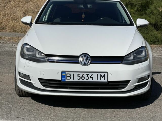 Белый Фольксваген Гольф, объемом двигателя 1.6 л и пробегом 255 тыс. км за 10900 $, фото 1 на Automoto.ua