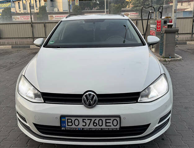 Белый Фольксваген Гольф, объемом двигателя 1.6 л и пробегом 222 тыс. км за 12000 $, фото 1 на Automoto.ua